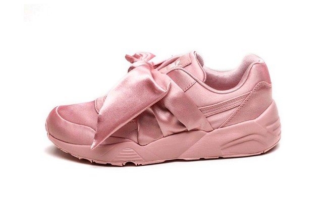Vừa ra mắt, đôi Fenty Puma sneaker của Rihanan đã bán hết vèo! - Ảnh 4. Vừa ra mắt, đôi Fenty Puma sneaker của Rihanan đã bán hết vèo! - Ảnh 4.