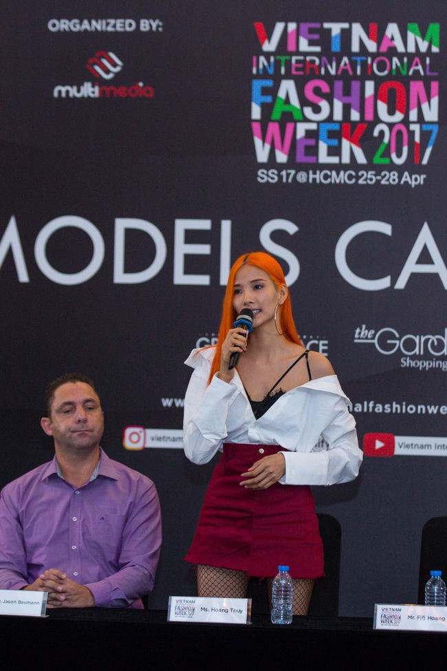 Hoàng Thùy nổi bật với tóc màu cam làm giám khảo casting Vietnam International Fashion Week Xuân/Hè 2017 - Ảnh 2.