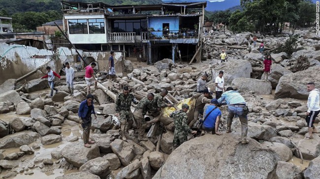 Chùm ảnh: Hiện trường vụ lở đất kinh hoàng khiến 254 người thiệt mạng ở Colombia - Ảnh 2.