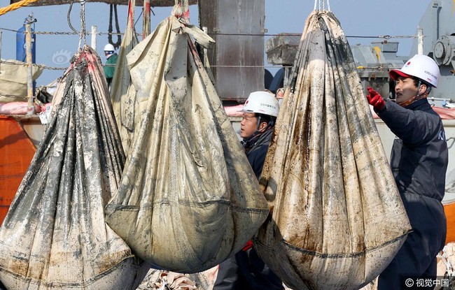 Những di vật được tìm thấy trong xác phà Sewol sau 3 năm chìm dưới đáy đại dương - Ảnh 5.