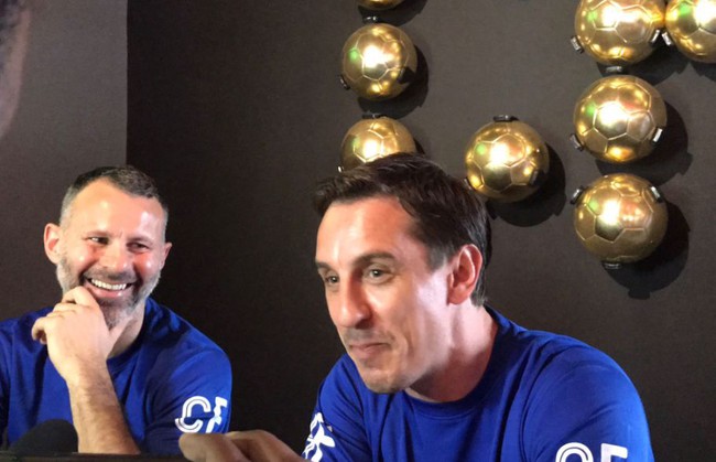 Gary Neville ghi b&agrave;n si&ecirc;u ảo ở tuổi 42 - Ảnh 2.