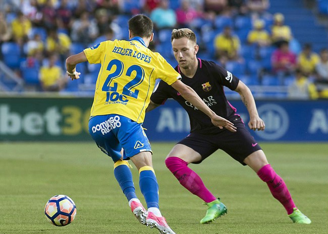 Neymar lập hat-trick, Barca vẫn nằm cửa dưới trong cuộc đua vô địch - Ảnh 7.