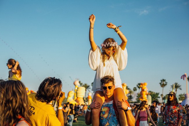 Selena Gomez và The Weeknd được Vogue chọn là cặp đôi mặc đẹp nhất Coachella 2017 - Ảnh 16.