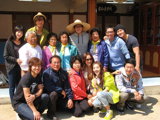 Mẹ kế Kim Soo Ro của Family Outing c&ugrave;ng sao Phẩm chất qu&yacute; &ocirc;ng c&oacute; mặt tại H&agrave; Nội - Ảnh 3.