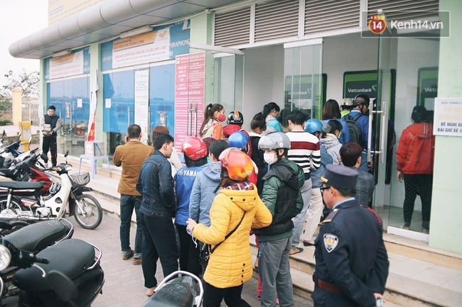 Người H&agrave; Nội tranh thủ đi si&ecirc;u thị, TTTM để mua sắm dịp cận Tết Nguy&ecirc;n đ&aacute;n - Ảnh 13.