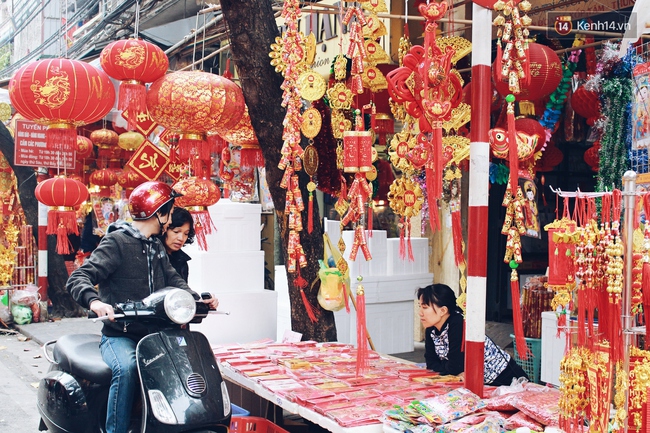 Khổ như người Hà Nội hành xác ở chợ hoa vừa đông, vừa tắc cả tiếng đồng hồ - Ảnh 13.