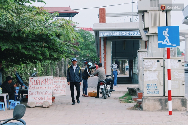 Sinh viên nhộn nhịp trở lại Hà Nội sau kì nghỉ Tết Nguyên đán - Ảnh 12.