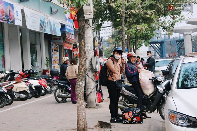 Sinh viên nhộn nhịp trở lại Hà Nội sau kì nghỉ Tết Nguyên đán - Ảnh 7.