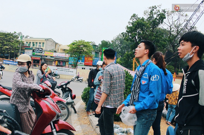 Thương người d&acirc;n Quảng Ng&atilde;i đổ dưa hấu cho b&ograve; ăn, người H&agrave; Nội ra tay giải cứu - Ảnh 6.