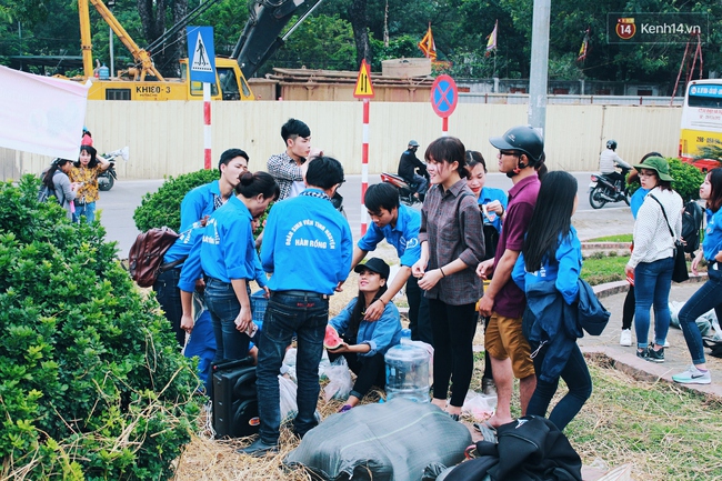 Thương người d&acirc;n Quảng Ng&atilde;i đổ dưa hấu cho b&ograve; ăn, người H&agrave; Nội ra tay giải cứu - Ảnh 12.