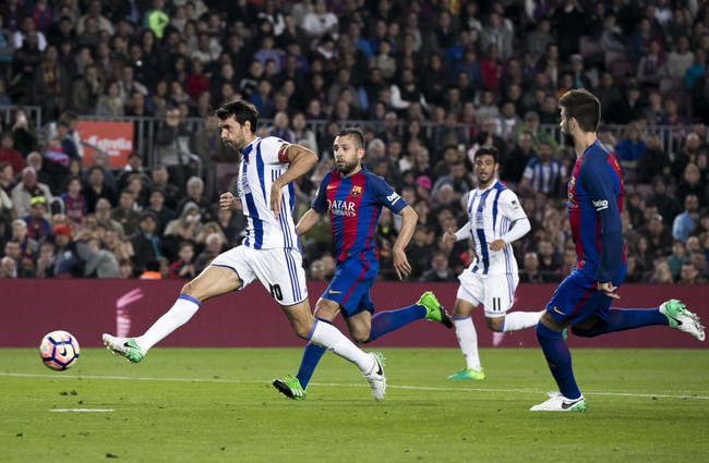 Messi lập cú đúp, Barca tìm lại niềm vui chiến thắng - Ảnh 10.