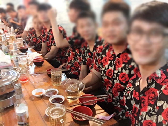 Qu&ecirc;n kỉ yếu đi, đến dự sinh nhật cũng phải mặc đồng bộ chất thế n&agrave;y cơ m&agrave;! - Ảnh 3.