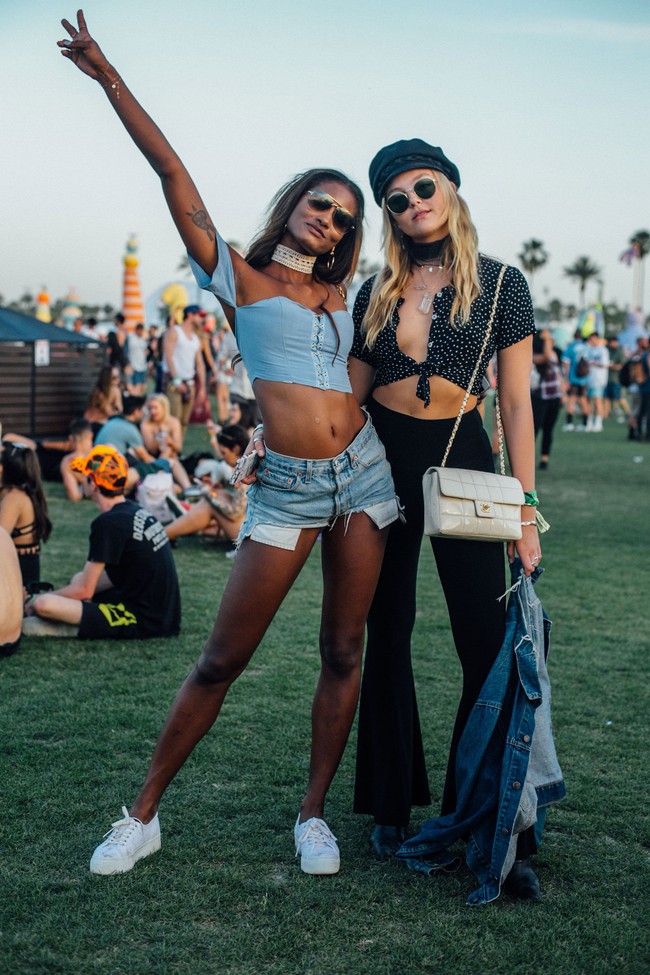 Tổng kết Coachella 2017: D&agrave;n thi&ecirc;n thần Victorias Secret chặt ch&eacute;m c&aacute;c chị em, sexy lấn lướt hết phần người kh&aacute;c - Ảnh 21.