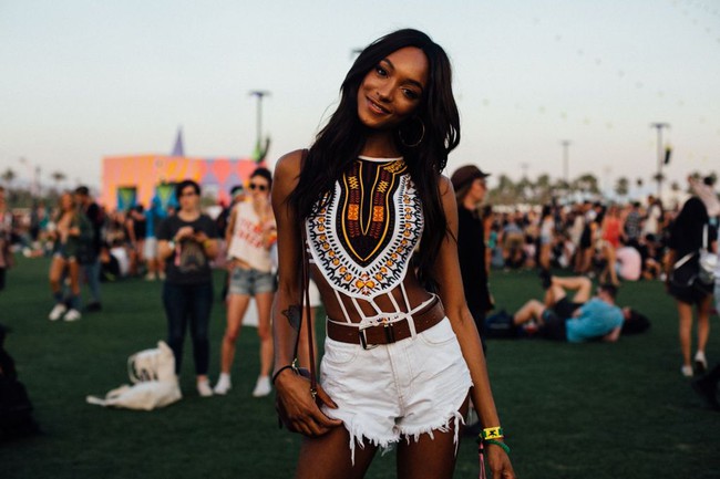 Tổng kết Coachella 2017: Dàn thiên thần Victorias Secret chặt chém các chị em, sexy lấn lướt hết phần người khác - Ảnh 22.