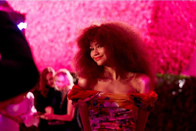 Thảm đỏ cũng thường th&ocirc;i, b&ecirc;n trong Met Gala mới l&agrave; đ&ecirc;m tiệc lộng lẫy nhất năm của sao Hollywood! - Ảnh 32.