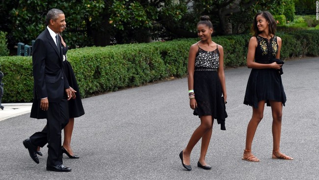 2 công chúa nhà Obama đã trưởng thành và xinh đẹp hơn rất nhiều sau 8 năm ở Nhà Trắng - Ảnh 49.