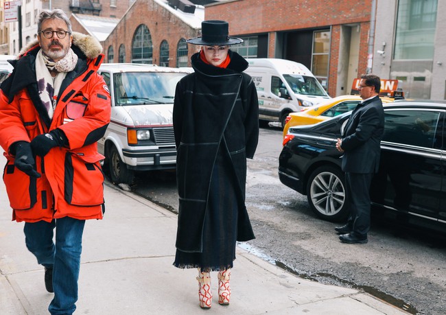 Chiêm ngưỡng đặc sản street style đẹp khó rời mắt tại Tuần lễ thời trang New York - Ảnh 24.