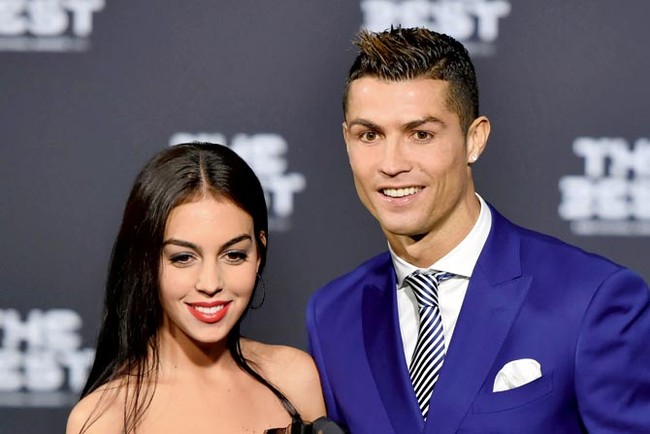 Bạn gái Ronaldo lại mất việc vì quá phiền phức - Ảnh 2.