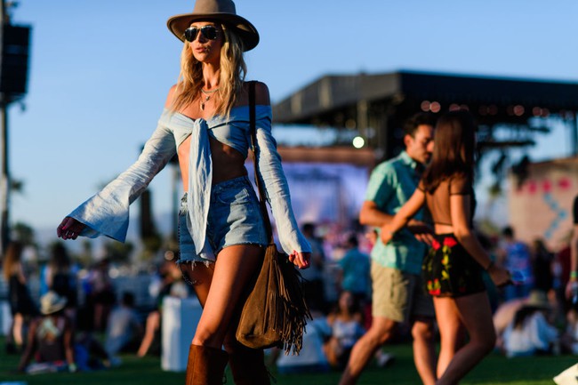 Tổng kết Coachella 2017: D&agrave;n thi&ecirc;n thần Victorias Secret chặt ch&eacute;m c&aacute;c chị em, sexy lấn lướt hết phần người kh&aacute;c - Ảnh 27.