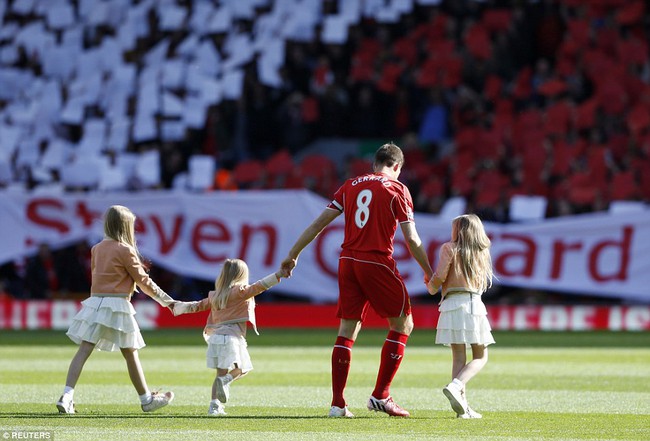 Chúc mừng Gerrard, huyền thoại Liverpool đã có quý tử sau ba công chúa xinh đẹp - Ảnh 3.