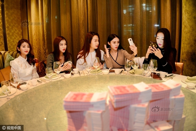 Bạn biết tiền thưởng Tết của c&aacute;c hot girl chuy&ecirc;n livestream tr&ecirc;n mạng x&atilde; hội Trung Quốc l&agrave; bao nhi&ecirc;u kh&ocirc;ng? - Ảnh 6.