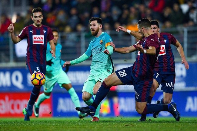 Tam tấu MSN nổ s&uacute;ng, Barca gi&agrave;nh chiến thắng 4 sao - Ảnh 5.
