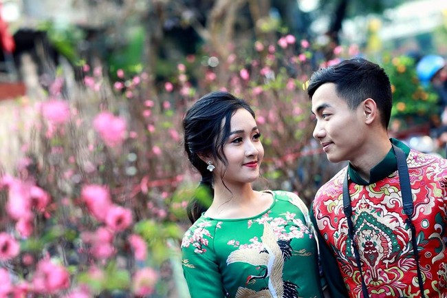 Hot boy TDDC Phạm Phước Hưng du Xuân cùng bạn gái xinh đẹp - Ảnh 1.