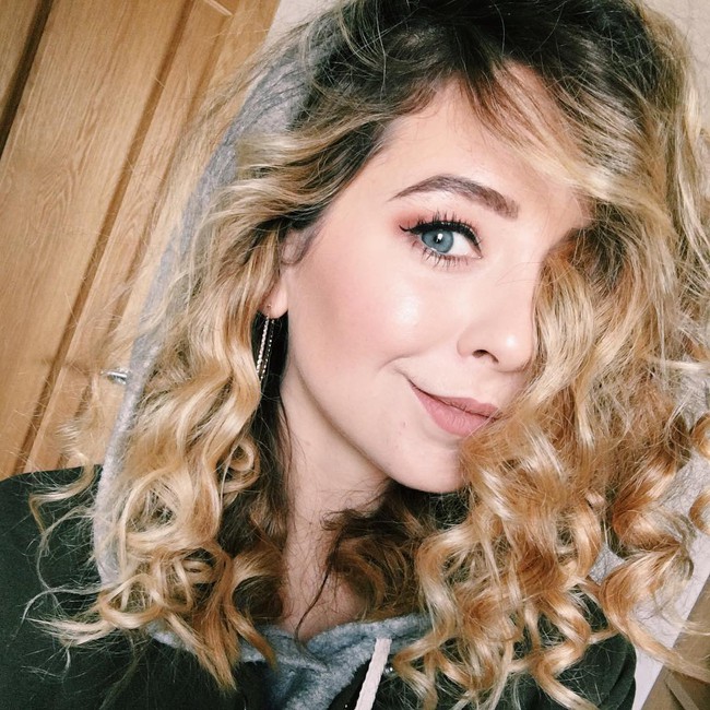 Bí kíp cho làn da căng bóng của beauty vlogger Zoella hóa ra là 2 loại kem nền giá chỉ 200 ngàn VNĐ - Ảnh 3.