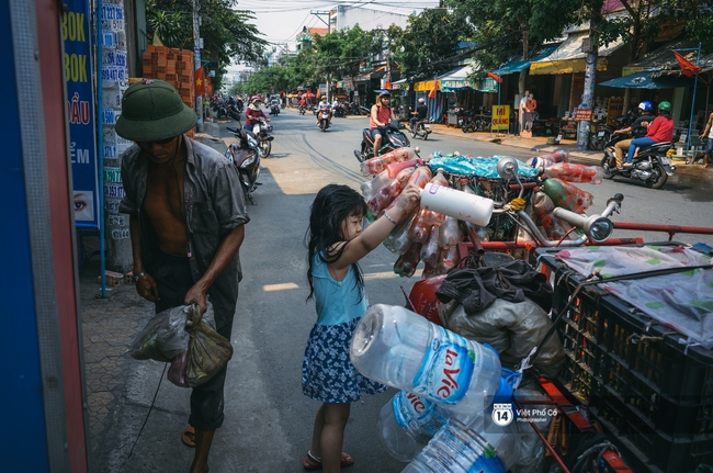 Hai ông bà ve chai gặp nhau giữa Sài Gòn, cùng về chung một nhà và nuôi lũ con toàn gà, chó, thỏ - Ảnh 3.