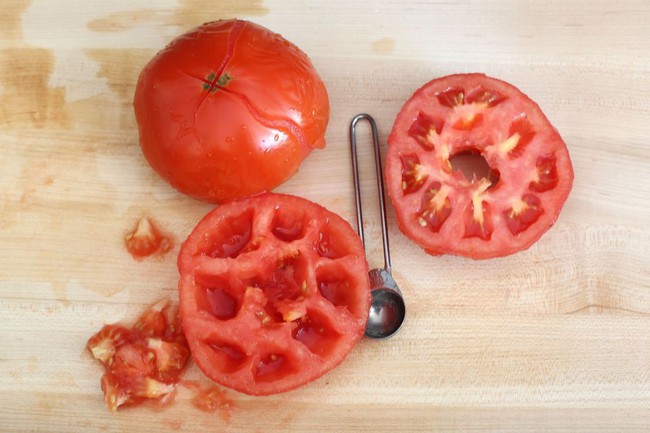 Rất nhiều người mắc sai lầm này khi ăn cà chua khiến cho loại quả bổ dưỡng này trở nên xấu đi - Ảnh 2.