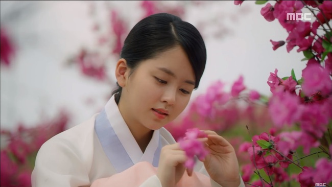 “Mặt Nạ Quân Chủ”: Chưa kịp gặp Kim So Hyun, ai nấy đã phát bực với nữ phụ! - Ảnh 4.