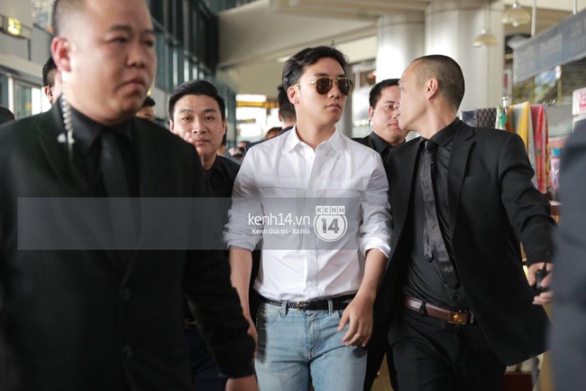 Seungri diện áo sơ mi trắng soái ca, xuất hiện cực cool ngầu tại sân bay - Ảnh 9.