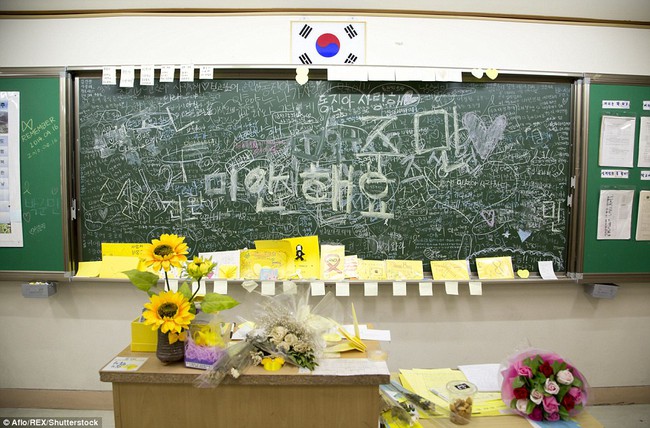 Bức ảnh tập thể lớp của các học sinh Hàn Quốc sau thảm kịch chìm phà Sewol khiến nhiều người rơi nước mắt - Ảnh 7.