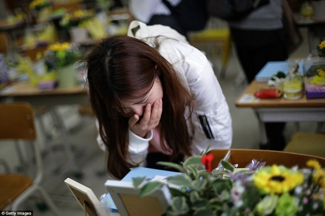 Bức ảnh tập thể lớp của các học sinh Hàn Quốc sau thảm kịch chìm phà Sewol khiến nhiều người rơi nước mắt - Ảnh 5.