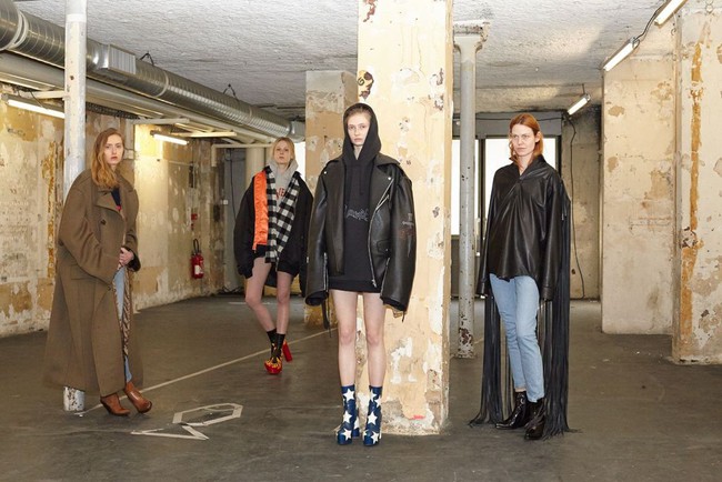 Vetements: Cái tên khiến bạn có muốn bỏ ra gần chục triệu mua áo công nhân cũng chả còn hàng để bán! - Ảnh 1. Vetements: Cái tên khiến bạn có muốn bỏ ra gần chục triệu mua áo công nhân cũng chả còn hàng để bán! - Ảnh 1.
