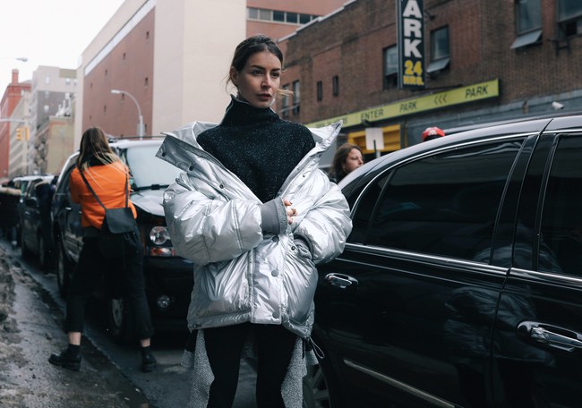 Chi&ecirc;m ngưỡng đặc sản street style đẹp kh&oacute; rời mắt tại Tuần lễ thời trang New York - Ảnh 4.