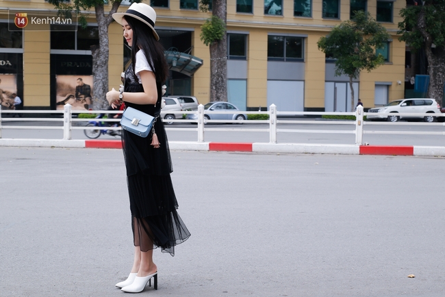 Street style 2 miền: C&aacute;c bạn trẻ diện to&agrave;n đồ đơn giản, thoải m&aacute;i m&agrave; vẫn nổi bần bật - Ảnh 6.