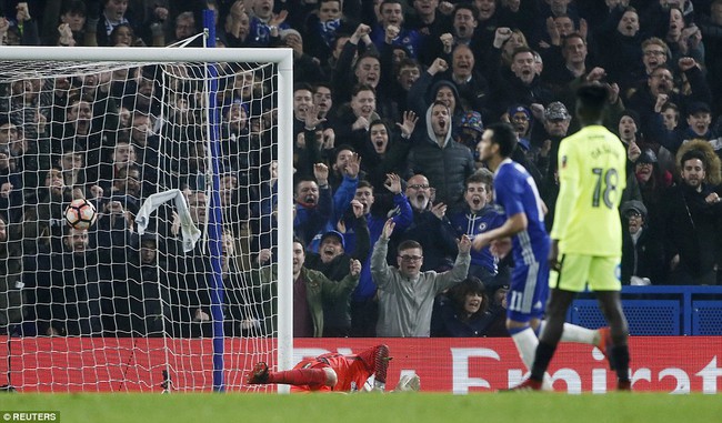 Chelsea vào vòng 4 FA Cup trong trận đấu Terry nhận thẻ đỏ - Ảnh 10.