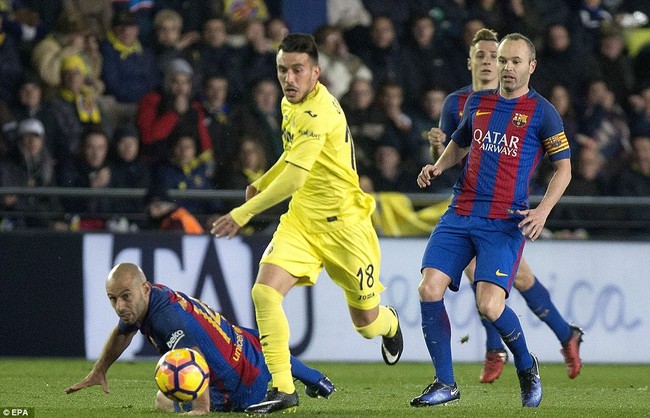Messi giải cứu Barca bằng siêu phẩm sút phạt phút 90 - Ảnh 6.