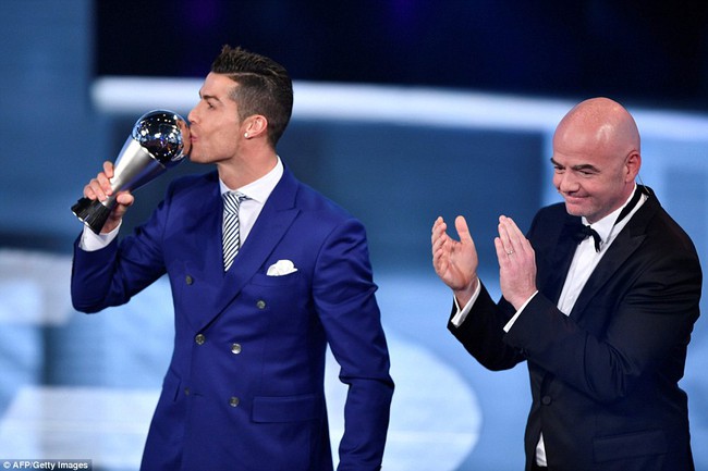 Ronaldo đoạt giải Cầu thủ hay nhất năm 2016 của FIFA - Ảnh 2.