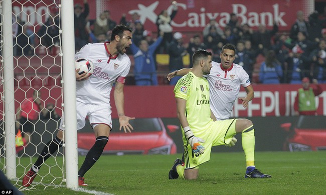 Ramos s&uacute;t panenka đẳng cấp, Real Madrid x&ocirc; đổ kỷ lục của Barca - Ảnh 3.