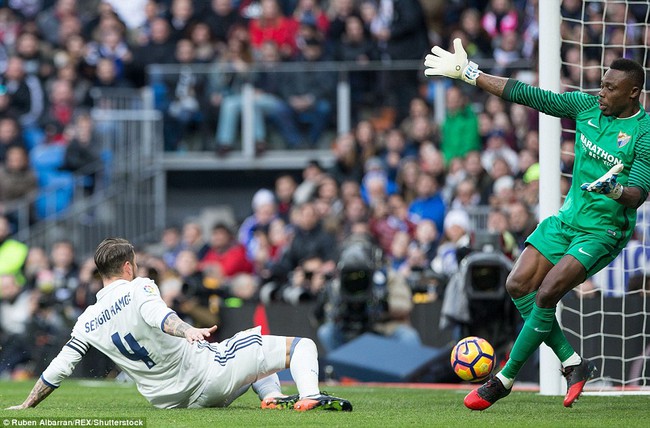 Ramos lập c&uacute; đ&uacute;p, Real Madrid v&ocirc; địch lượt đi - Ảnh 7.
