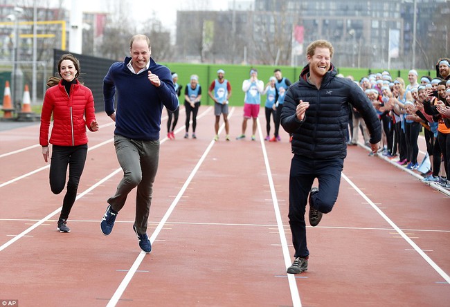 Hai hoàng tử đẹp trai nước Anh William và Harry chạy thi với công nương Kate, ai là người thắng cuộc? - Ảnh 3.