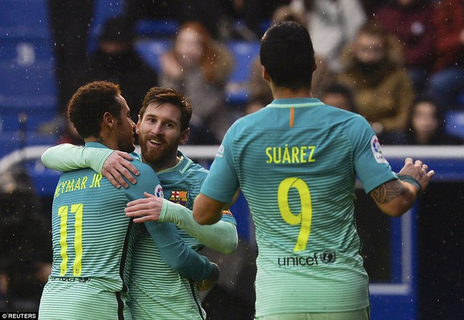 Tam tấu Messi-Suarez-Neymar bùng nổ, Barca hủy diệt Alaves 6-0 - Ảnh 10.