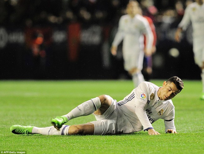 Ronaldo khai m&agrave;n chiến thắng, Real Madrid tiếp tục cho Barca ngửi kh&oacute;i - Ảnh 4.