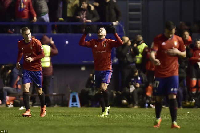 Ronaldo khai m&agrave;n chiến thắng, Real Madrid tiếp tục cho Barca ngửi kh&oacute;i - Ảnh 7.