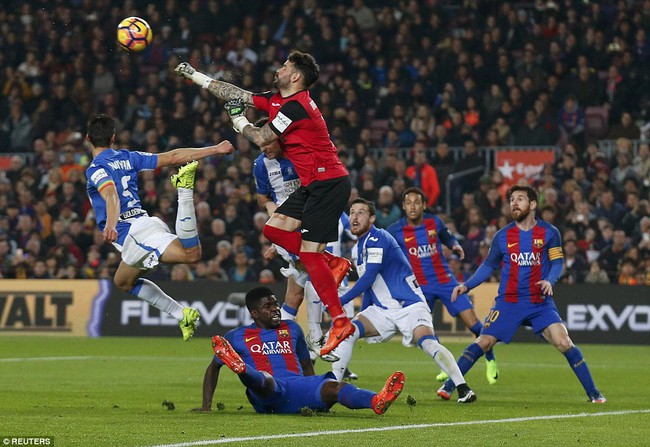 Messi lập cú đúp, Barca tiếp tục đeo bám Real - Ảnh 4.