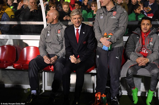 Vượt qua đội b&oacute;ng nghiệp dư, Arsenal thẳng tiến v&agrave;o tứ kết FA Cup - Ảnh 11.