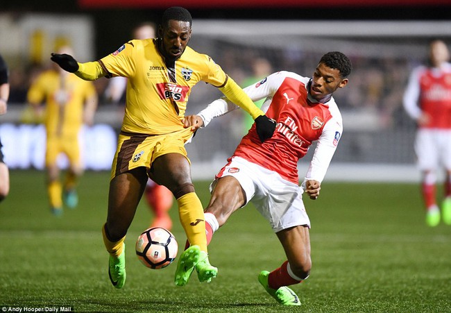 Vượt qua đội b&oacute;ng nghiệp dư, Arsenal thẳng tiến v&agrave;o tứ kết FA Cup - Ảnh 4.