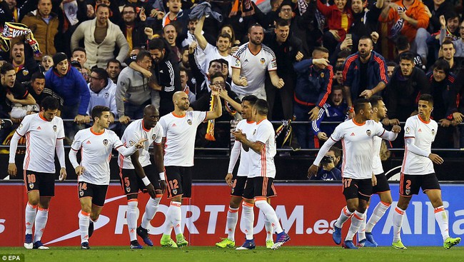 Ronaldo nổ s&uacute;ng trở lại, Real vẫn ng&atilde; ngựa trước Valencia - Ảnh 5.
